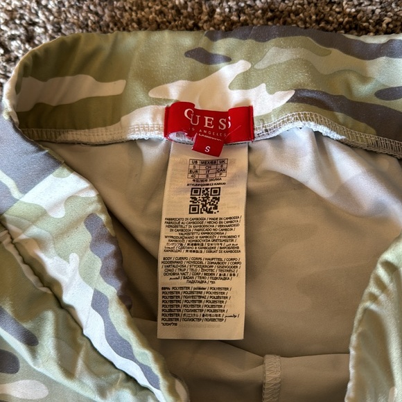 Guess camo women’s leggings size s - Picture 3 of 4